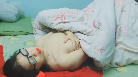 Mấy con kính cận dâm vl, dùng sextoy phê phọt nước - sex clip