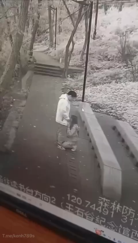 VIET69 Bú cu public bị camera ghi hình lại